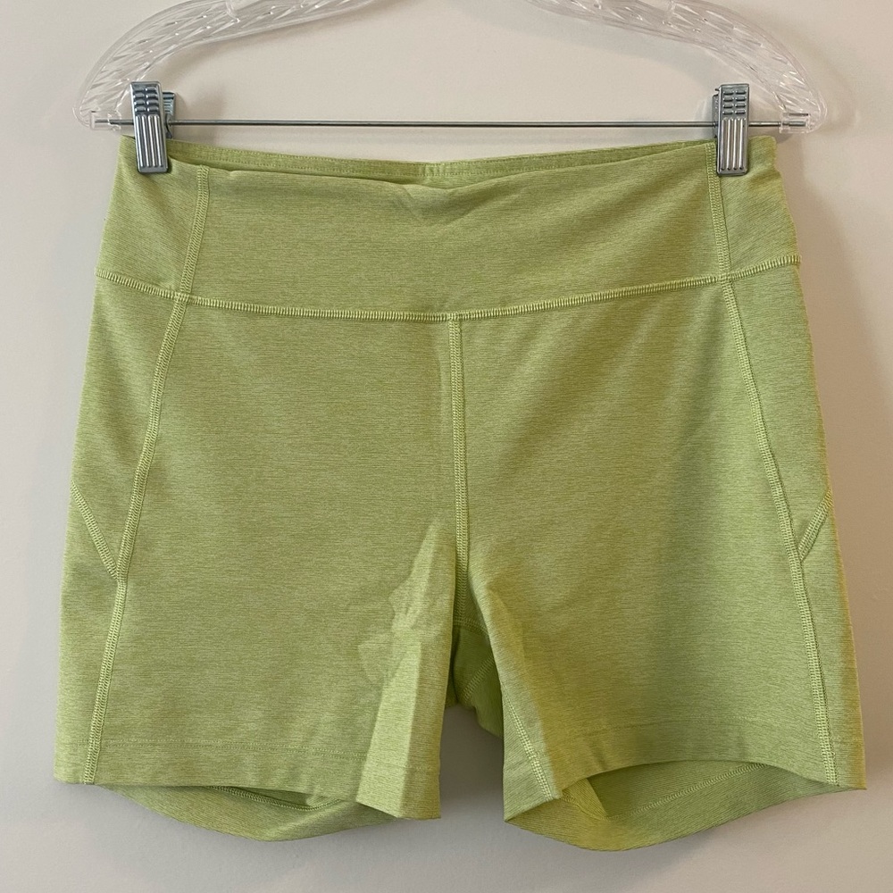Outdoor Voices Warmup Shorts in Lemongrass, Size Large